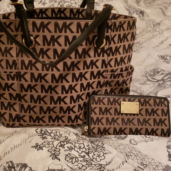 Michael Kors purse and wallet - Picture 1 of 4